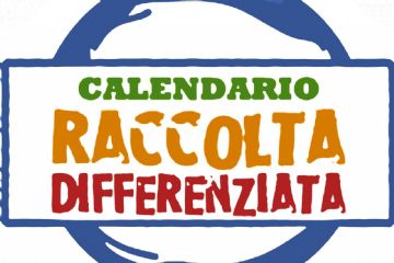 Logo con la scritta “Calendario Raccolta Differenziata”. Il testo è disposto su tre righe: “Calendario” in verde, “Raccolta” in arancione e “Differenziata” in rosso. Le parole sono racchiuse in un riquadro rettangolare con bordo blu, sovrapposto a un grande cerchio blu stilizzato su sfondo bianco.