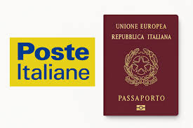 L'immagine mostra, su uno sfondo bianco uniforme, due elementi accostati in orizzontale. A sinistra si trova il logo ufficiale di Poste Italiane, composto da un rettangolo giallo con la scritta blu disposta su due righe: "Poste" sopra e "italiane" sotto. A destra è raffigurata la copertina di un passaporto italiano elettronico di colore rosso bordeaux. Sulla copertina del passaporto sono visibili le scritte dorate "UNIONE EUROPEA" e "REPUBBLICA ITALIANA" in alto, l'emblema della Repubblica Italiana al centro, e la scritta "PASSAPORTO" in basso, sopra il simbolo del microchip per i documenti elettronici.