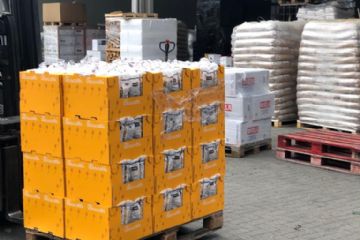 Invio della prima spedizione di generi alimentari alla città di Uzhorod.
