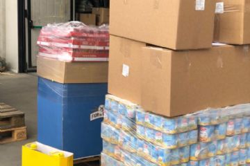 Invio della prima spedizione di generi alimentari alla città di Uzhorod.