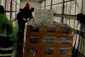 Invio della prima spedizione di generi alimentari alla città di Uzhorod.