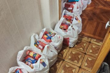 Invio della prima spedizione di generi alimentari alla città di Uzhorod.