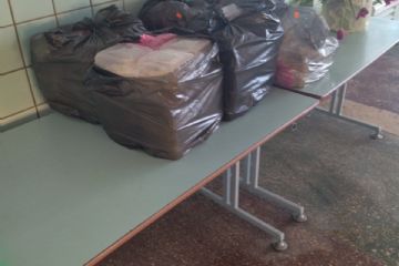 Invio della prima spedizione di generi alimentari alla città di Uzhorod.