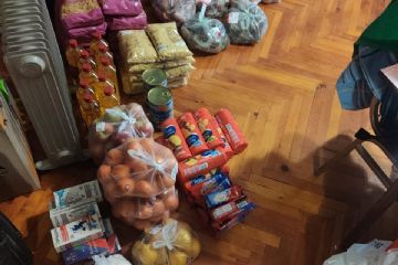 Invio della prima spedizione di generi alimentari alla città di Uzhorod.